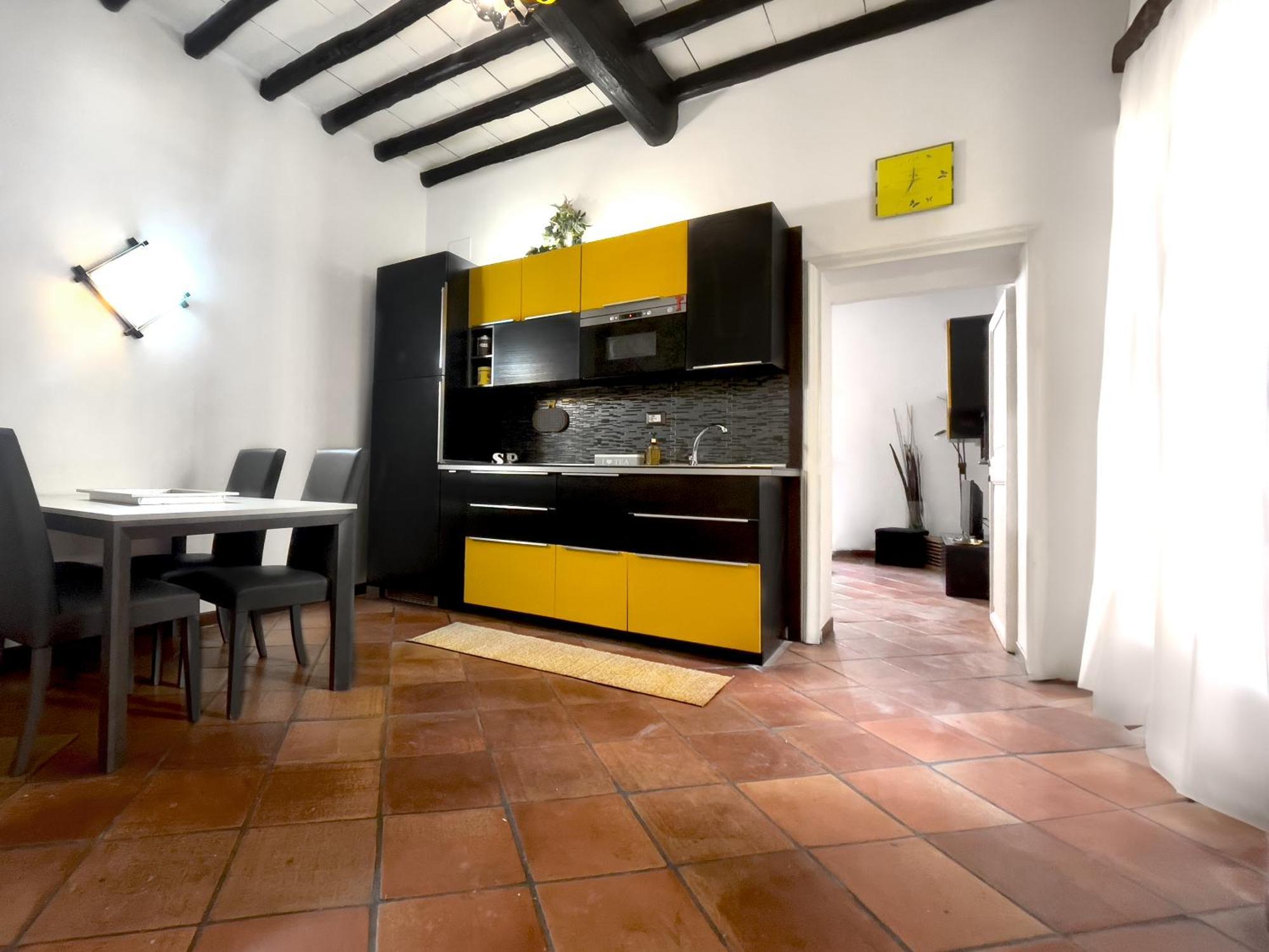 Yellow Butterfly House Holiday Roma